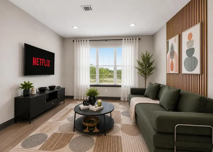 Apartment Elegant Stay, Pool, Gym And Comfort